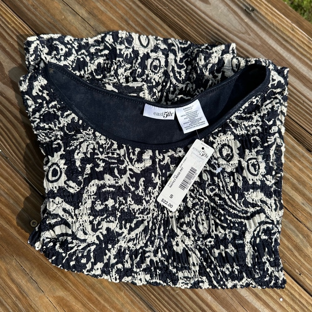 NWT Textured Blouse Women’s Size S Black White Short Sleeve Lined‎ Crew Neck